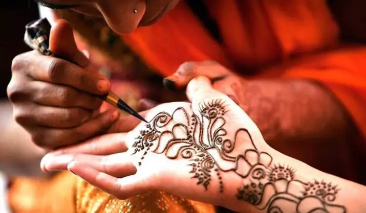 Henna pour Mehendi: Henna noir pour dessiner tatouage sur le corps et blanc. Comment se rendre à la maison selon la recette et qu'est-ce que c'est? Henna en tube et en poudre 271_14
