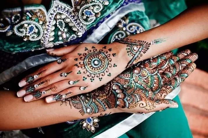 Henna pour Mehendi: Henna noir pour dessiner tatouage sur le corps et blanc. Comment se rendre à la maison selon la recette et qu'est-ce que c'est? Henna en tube et en poudre 271_16