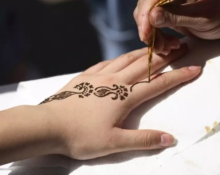 Henna por Mehendi: Black Henna por desegni tatuon sur la korpon kaj blankon. Kiel fari ĝin hejme laŭ la recepto kaj kio ĝi estas? Henna en tubo kaj pulvoro 271_30
