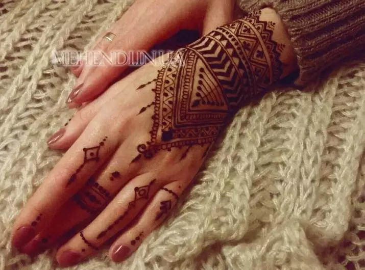 Henna pour Mehendi: Henna noir pour dessiner tatouage sur le corps et blanc. Comment se rendre à la maison selon la recette et qu'est-ce que c'est? Henna en tube et en poudre 271_9