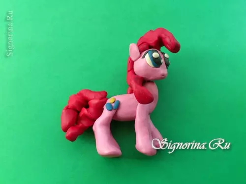 Pony aus Plastilin: So machen Sie eine Figur mein kleiner Pony Schritt für Schritt Kinder? Wie man Funkeln macht? Mondmodellierungsstufen, schönes kleines Pony 27201_14