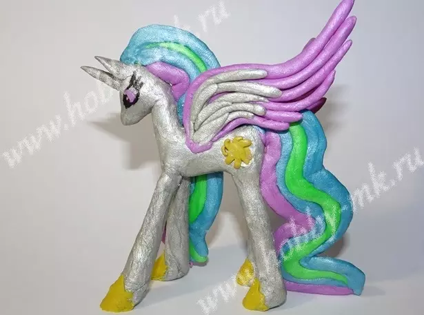 Pony dari plasticine: Bagaimana untuk membuat patung saya Little Pony langkah demi langkah kanak-kanak? Bagaimana untuk membuat Sparkle? Tahap pemodelan bulan, kuda kecil yang cantik 27201_26