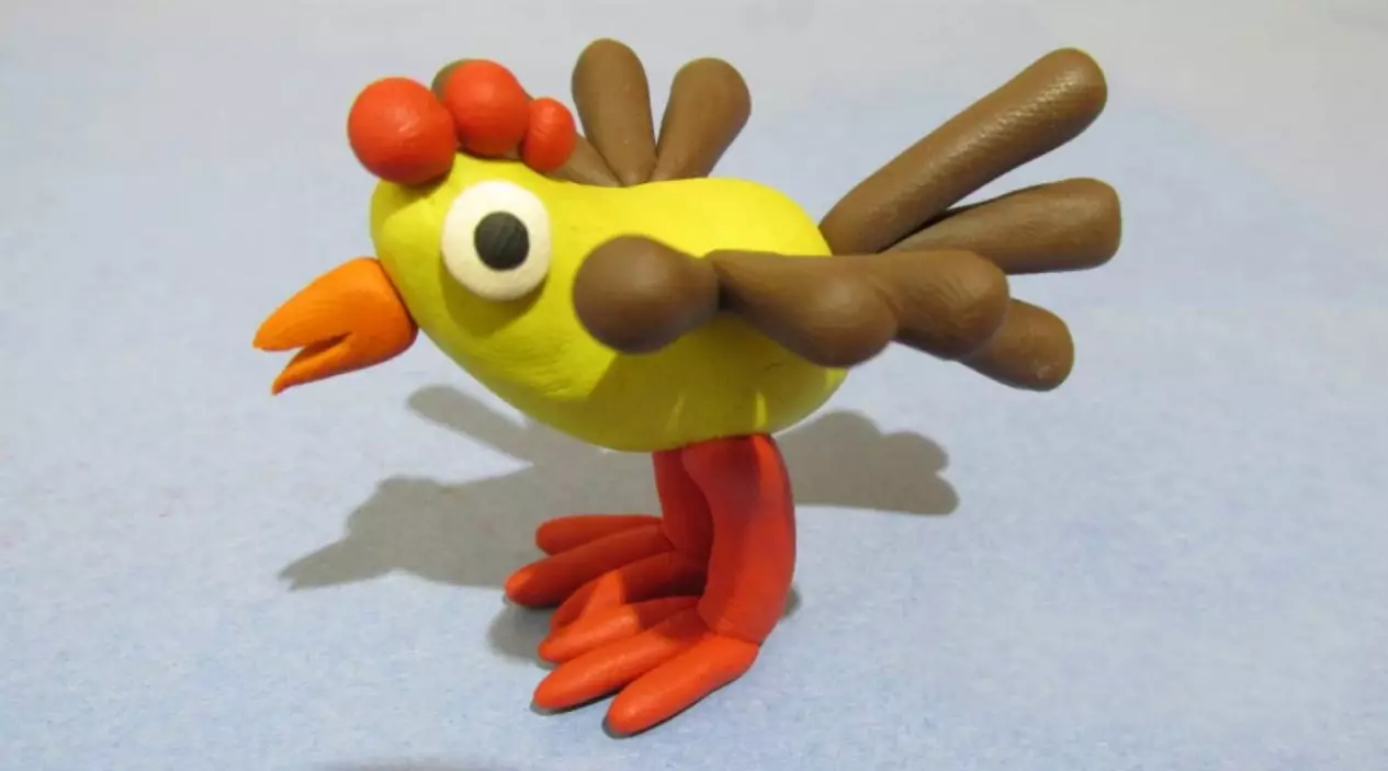Plasticine Chicken: איך לעשות עוף עוף ופלסטיקינה לילדים עם הידיים שלהם צעד אחר צעד? איך לעשות את זה עם זרעים? דוגמנות שלבי עוף פשוטים
