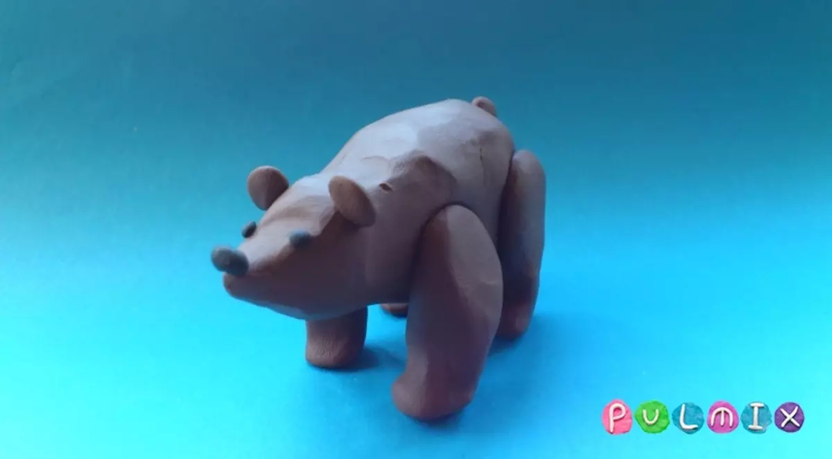 Bear от пластилин (38 снимки): Как да си направим бели мечки за деца стъпка по стъпка? Как да си направим кафява мечка на етапи? Разни Mishet със сърце за деца 27206_11