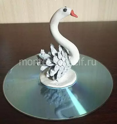 Swan din plasticină (19 fotografii): Cum să orbi cu un Shishk? Cum să faci o lebădă pe malul lacului cu mâna? Modelarea treptată a lebedei obișnuite pentru copii 27207_18