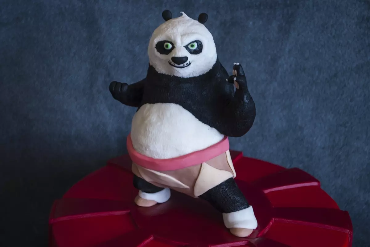 Panda da Plasticline (33 foto): Come farlo passo dopo passo con una cagna? Come rendere gradualmente un panda semplice ai bambini? Modellazione di altre figure 27209_14