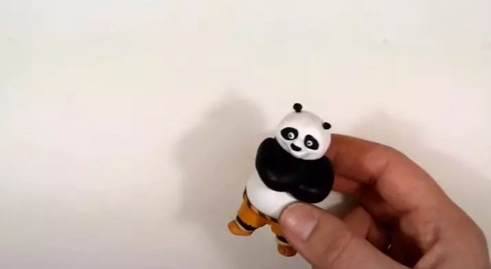 Panda aus Knetmasse (33 Fotos): wie man es Schritt mit einer Hündin Schritt machen? Wie allmählich eine einfache Panda für Kinder machen? Modellierung anderen Figuren 27209_16