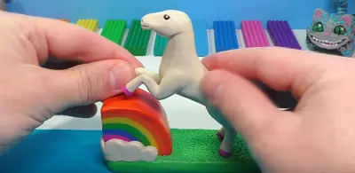 Å blinde Unicorn: Hvordan gjøre det fra Lightweight Plasticine Steg for trinn? Vi skulpser foreningen med støtene i gradvis gjør det selv. LAJK med barn av andre håndverk 27211_11