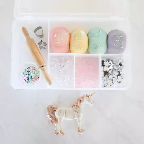 এটা কিভাবে ধাপে লাইটওয়েট plasticine পদক্ষেপ থেকে করা: Unicorn অন্ধ? আমরা বাধা বিপত্তি সঙ্গে ইউনিয়ন sculpt ধীরে ধীরে এটি নিজে করবেন না। অন্যান্য হস্তশিল্পের শিশুদের সঙ্গে Lajk 27211_2