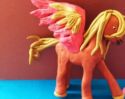 Om de eenhoorn te blinken: hoe het van lichtgewicht plasticine stap voor stap te maken? We beeldhouwen de Unie met de hobbels in geleidelijk doen het zelf. LAJK met kinderen van andere ambachten 27211_28