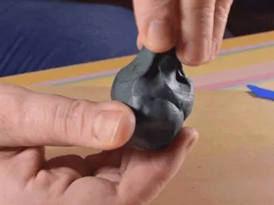 Penguin din plasticină (45 de fotografii): Cum să faci copii cu conuri? Cum să faci pas cu pas cu ghicitorii? Modelarea pe carton cu propriile mâini 27213_12