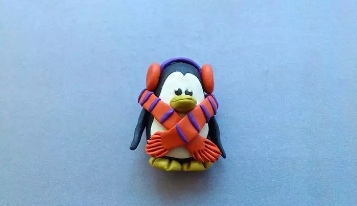 Pinguin aus Knetmasse (45 Fotos): Wie Kinder mit Zapfen machen? Wie machen Sie Schritt für Schritt mit Eicheln? Modellierung auf Karton mit eigenen Händen 27213_22