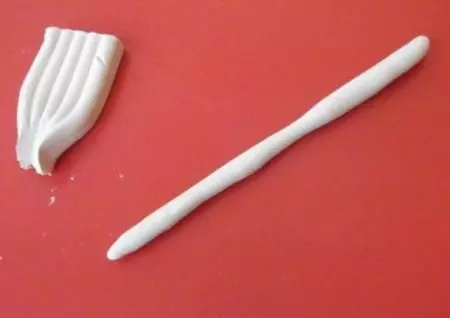 Plasticine (45 فوٹو) سے پینگوئن: کس طرح بچوں کو شنک بنانے کے لئے؟ Acorns کے ساتھ قدم بہ قدم کیسے بنائیں؟ اپنے ہاتھوں کے ساتھ گتے پر ماڈلنگ 27213_27