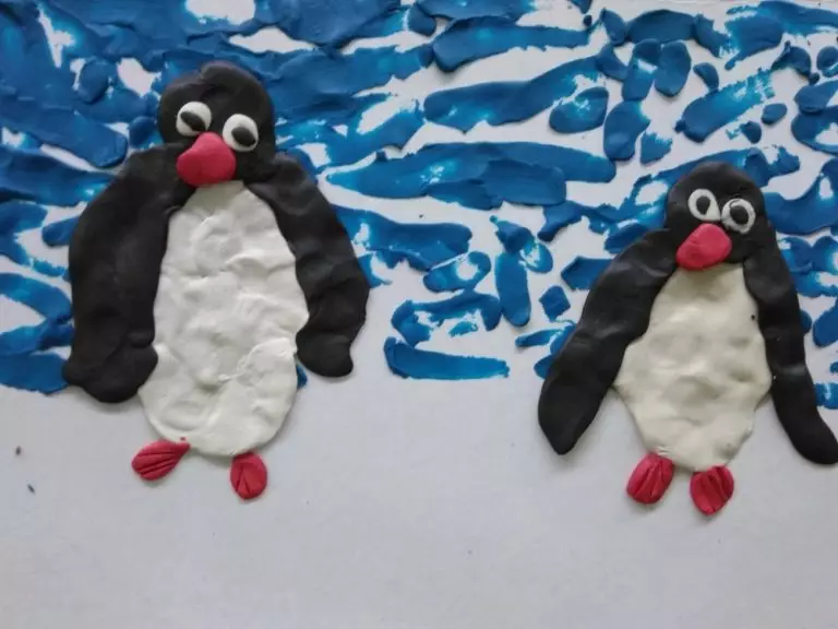 Penguin din plasticină (45 de fotografii): Cum să faci copii cu conuri? Cum să faci pas cu pas cu ghicitorii? Modelarea pe carton cu propriile mâini 27213_42
