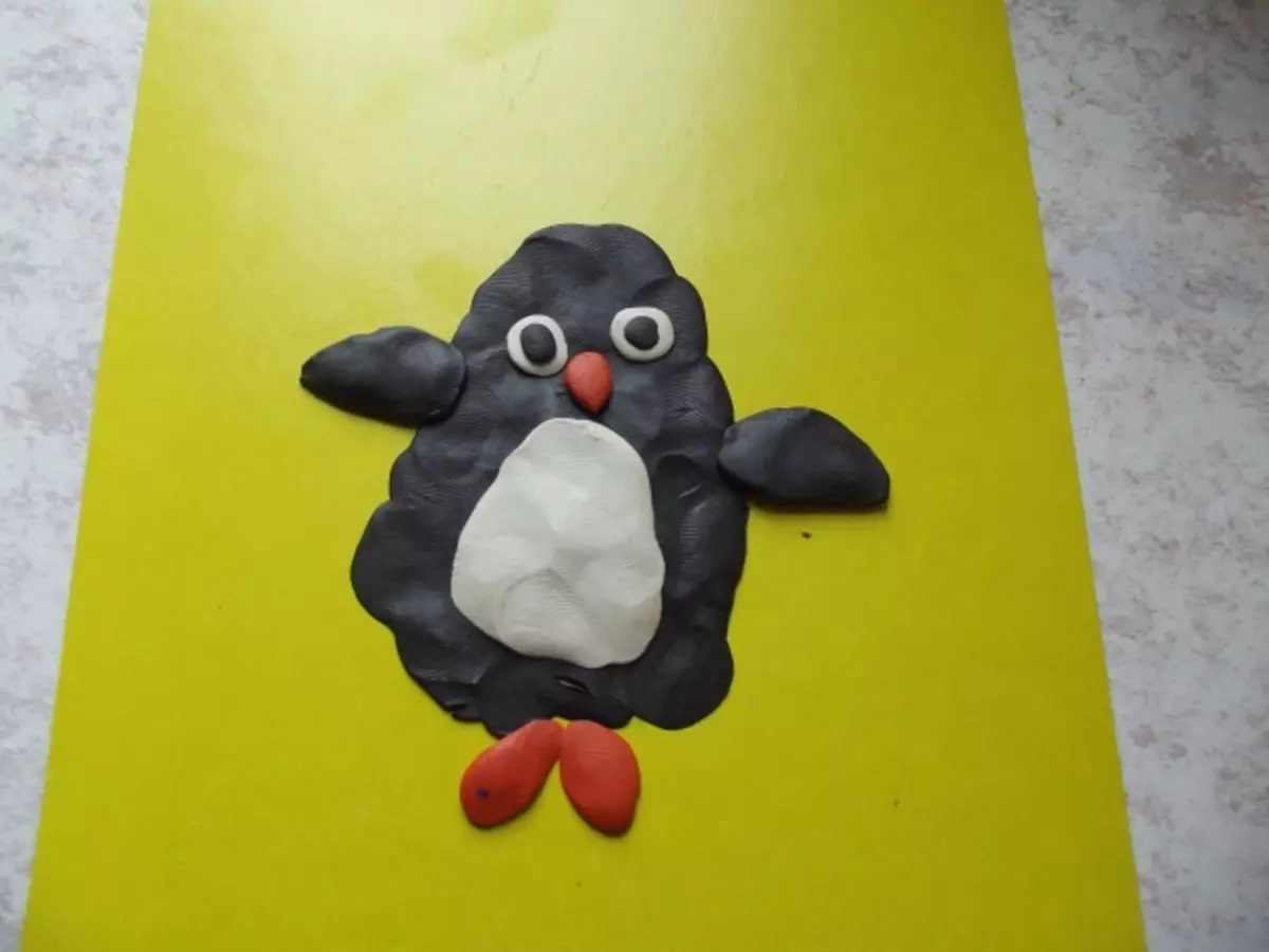 Pinguin aus Knetmasse (45 Fotos): Wie Kinder mit Zapfen machen? Wie machen Sie Schritt für Schritt mit Eicheln? Modellierung auf Karton mit eigenen Händen 27213_43