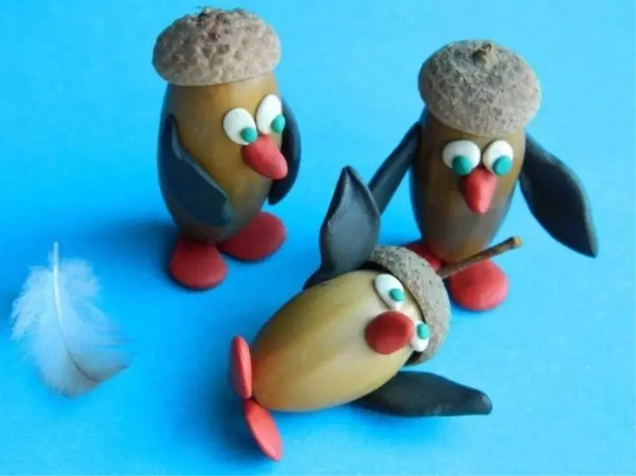 Penguin din plasticină (45 de fotografii): Cum să faci copii cu conuri? Cum să faci pas cu pas cu ghicitorii? Modelarea pe carton cu propriile mâini 27213_45