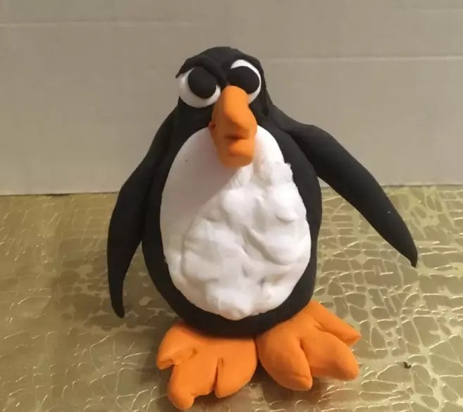 Pinguin aus Knetmasse (45 Fotos): Wie Kinder mit Zapfen machen? Wie machen Sie Schritt für Schritt mit Eicheln? Modellierung auf Karton mit eigenen Händen 27213_6