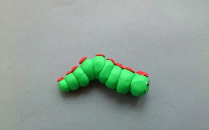 Caterina caterpillar (51 foto): come farlo con le castagne? Come fare da plastilina con le ghiande? Impressionante per i bambini di 3-4 e 5-6 anni 27214_14