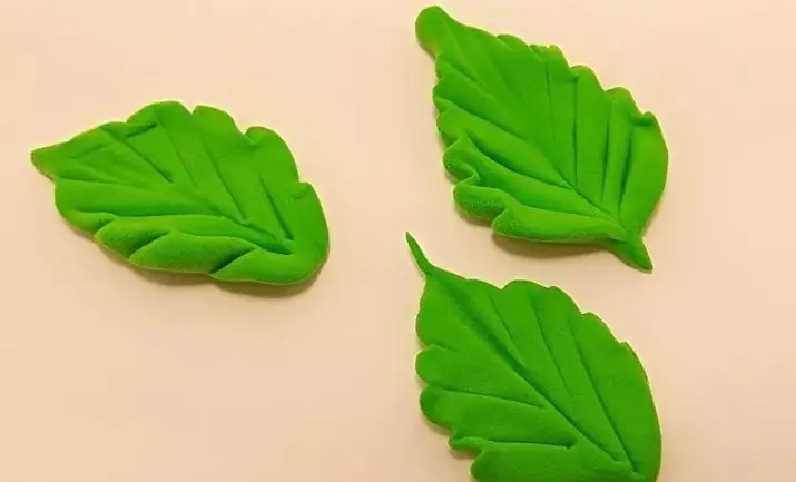 Caterina caterpillar (51 foto): come farlo con le castagne? Come fare da plastilina con le ghiande? Impressionante per i bambini di 3-4 e 5-6 anni 27214_17