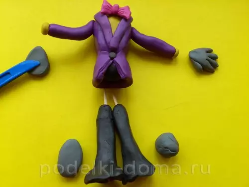 Wolf của plasticine (38 ảnh): Làm thế nào để làm cho nó với những vết sưng cho trẻ em từng bước? Làm thế nào để tạo một con số đơn giản trong dần dần tự làm điều đó? 27215_36