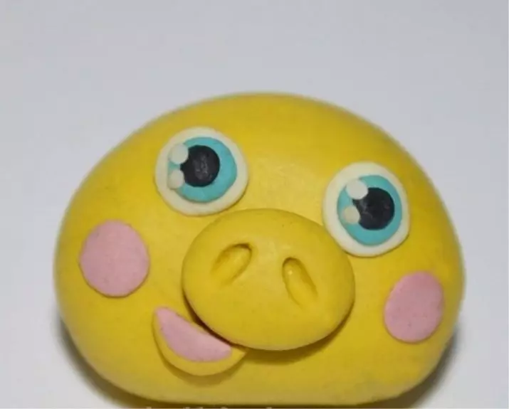 Piglet Plasticine: Bagaimana Membuat Pork dari Plasticine and Bumps? Bagaimana untuk membuat babi kuning secara berperingkat untuk kanak-kanak? Pemodelan babi lain melakukannya sendiri 27216_13