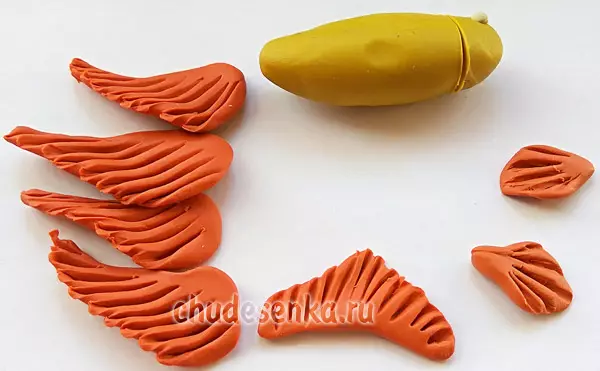 Ikan dari plastisin: Pemodelan ikan pada kardus untuk anak-anak. Bagaimana cara membuat ikan emas di tahap dengan tangan Anda sendiri? Lepim pedang ikan dan ikan badut langkah demi langkah 27217_10