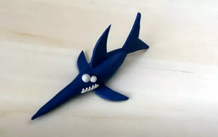 Fish of Plasticine: Fish modellezés a gyermekek kartonján. Hogyan készítsünk egy arany halat a saját kezével? Lepim a hal kard és egy bohóc hal lépésről lépésre 27217_35