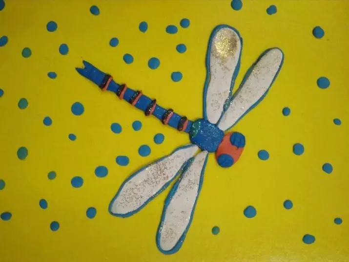 來自橡皮泥的蜻蜓：如何用天然材料製作孩子？逐步留下紙板。如何統計一隻體積蜻蜓？ 27219_2
