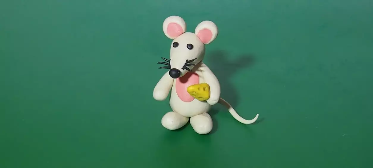 Rato de plastilina (58 fotos): Como facer un rato a partir dun cono cunha plastilina e facelo para nenos con estómagos paso a paso? Rato do rato con castañas e con noces faino vostede mesmo