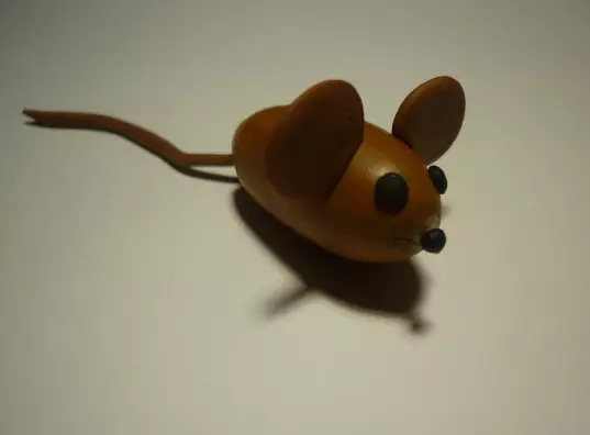 粘土マウス（58写真）：粘土のコーンからマウスを作り、胃の子供のためにそれを段階的に歩んでくださいか？栗のマウスマウスとクルミと一緒にそれを自分でやる 27220_16