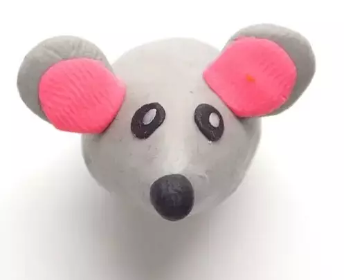 Plastelines myš (58 fotografií): Ako urobiť myš z kužeľa s plastenom a urobiť ho pre deti so žalúdkami krok za krokom? Myšacia myš s gaštany a s vlašskými orechami 27220_22