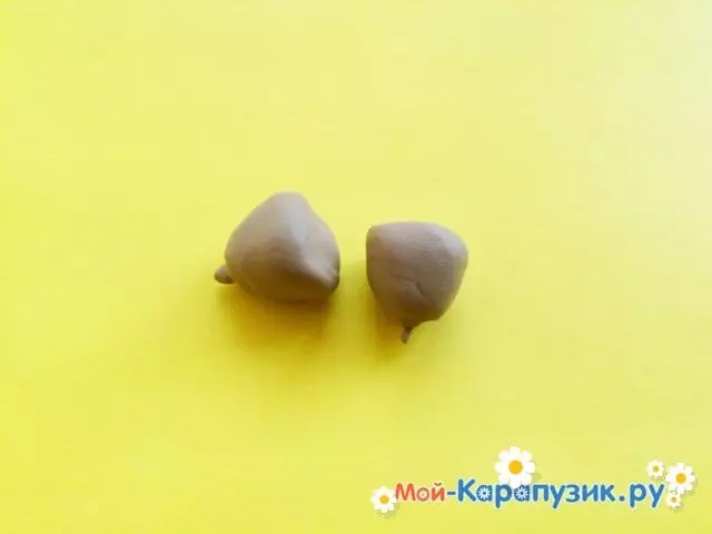 Mouse di plastilina (58 foto): come fare il mouse da un cono con una plastilina e renderlo per bambini con stomaco passo dopo passo? Mouse Mouse con castagne e con noci da te 27220_31