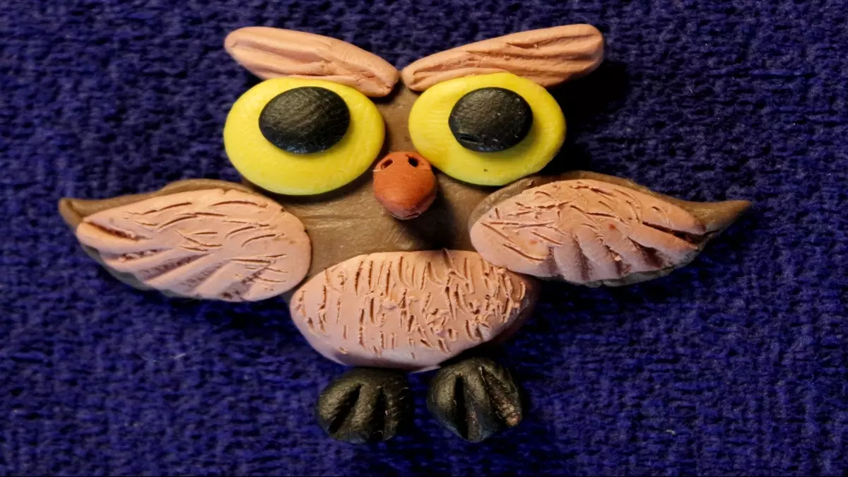 Owl от пластилин (40 снимки): как да се направи, за да го деца на картон стъпка по стъпка да направите? Как да си направим kecking sovuchka със собствените си ръце? Сови Owls от въздуха пластелин 27222_4
