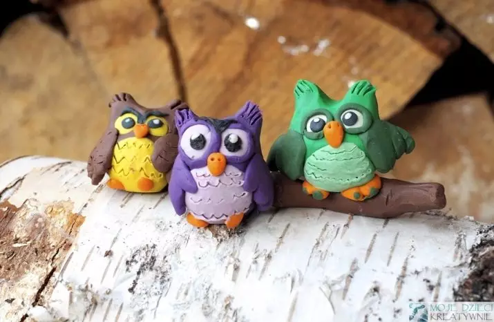 Owl от пластилин (40 снимки): как да се направи, за да го деца на картон стъпка по стъпка да направите? Как да си направим kecking sovuchka със собствените си ръце? Сови Owls от въздуха пластелин 27222_40