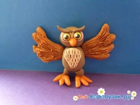 Owl ຈາກ Plasticine (40 ຮູບ): ວິທີເຮັດໃຫ້ມັນເຮັດໃຫ້ເດັກນ້ອຍຢູ່ໃນກະດານບາດກ້າວໂດຍຂັ້ນຕອນ? ວິທີການເຮັດໃຫ້ kucked sovuchka ກັບມືຂອງທ່ານເອງ? Owls Owls ຈາກ Air Plastinine 27222_5