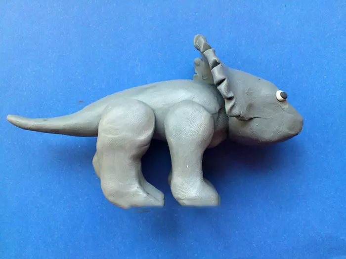 Plasteline Dinosaurus (39 fotografií): Ako slepí dinosauriká REX pre deti krok za krokom? Ako to urobiť ďalšie postavy v postupne to urobiť sami? 27223_16