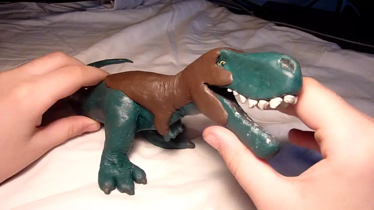Plasticine Dinosaur (39 장의 사진) : 어린이를위한 렉스의 렉스 공룡을 깎는 방법은 무엇입니까? 다른 수치를 점차적으로 스스로 수행하는 방법은 무엇입니까? 27223_22