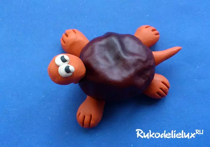 Plasticine Turtle (57 kuvaa): Kuinka tehdä kilpikonna lapsille muovia ja pähkinäkuorta? Maspale kanssa kuoppia. Kuinka tehdä sen muovailusta pahvista? 27224_37