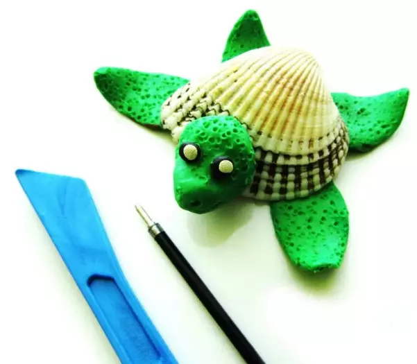 Turtle Turtle (57 fotografií): Ako si vyrobiť korytnačku pre deti z plastelínu a orechovného škrupiny? Maspeake s hrbnými hrbolmi. Ako to urobiť z plastelínu na lepej? 27224_46