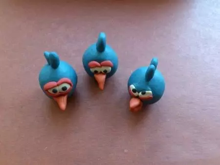 Bulbie dalla plastilina: come fare un bellissimo uccello ai bambini? Mettere gli uccelli con le loro mani in 3-4 anni e 5-6 anni. Come fare un uccello invernale statale? 27225_12