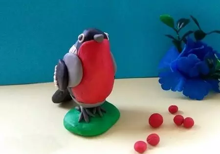 Bulbie mula sa plasticine: Paano gumawa ng magandang ibon sa mga bata? Paglalagay ng mga ibon gamit ang kanilang sariling mga kamay sa 3-4 taon at 5-6 taon. Paano Gumawa ng Winter Bird Statenly? 27225_23