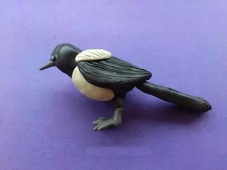 Bulbie mula sa plasticine: Paano gumawa ng magandang ibon sa mga bata? Paglalagay ng mga ibon gamit ang kanilang sariling mga kamay sa 3-4 taon at 5-6 taon. Paano Gumawa ng Winter Bird Statenly? 27225_33