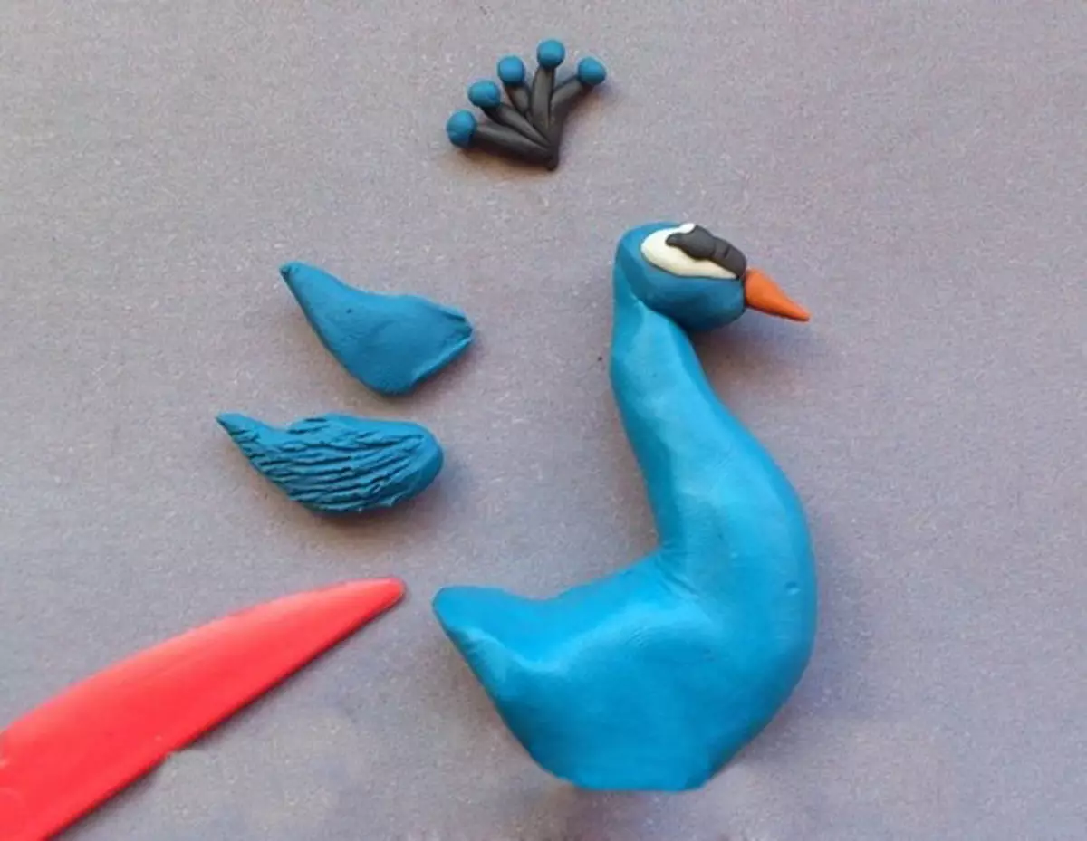 Bulbie de plastilina: ¿Cómo hacer un hermoso ave a los niños? Poniendo los pájaros con sus propias manos en 3-4 años y 5-6 años. ¿Cómo hacer un pájaro de invierno estadonamente? 27225_47