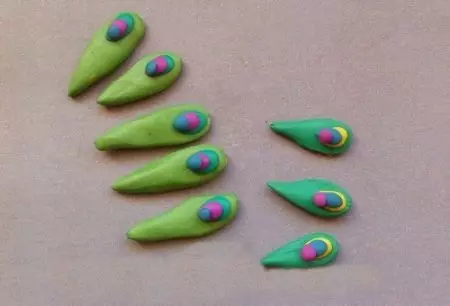 Bulbie מ plasticine: איך לעשות ציפור יפה לילדים? לשים את הציפורים עם הידיים שלהם 3-4 שנים ו 5-6 שנים. איך לעשות ציפור חורף סטנדי? 27225_50