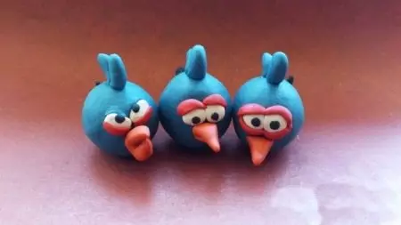 Bulbie mula sa plasticine: Paano gumawa ng magandang ibon sa mga bata? Paglalagay ng mga ibon gamit ang kanilang sariling mga kamay sa 3-4 taon at 5-6 taon. Paano Gumawa ng Winter Bird Statenly? 27225_7