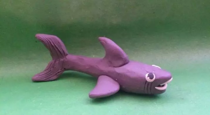 प्लास्टस्टिनालीबाट शार्क (1 polics फोटोहरू): कसरी एक कदम-द्वारा-चरण हथौड़ा शार्क बनाउने? चरणहरूमा टाइगर शार्क कसरी गर्ने? कसरी सेतो शार्क ढाक? 27226_12