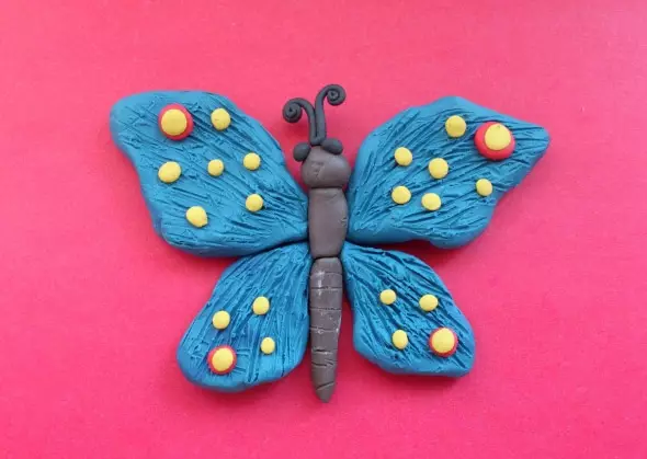 Plastilina papallona (31 fotos): Com fer que les fulles dels nens pas a pas? Com fer un etapes d'una bella papallona amb un sid? Impressionant per als nens de 3-4 i 5-6 anys 27227_20