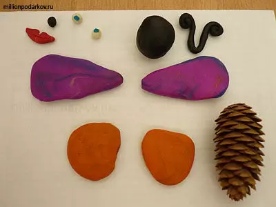 Butterfly plasticine (31 foto): Si ta bëni atë me gjethet e fëmijëve hap pas hapi? Si të bëni një fazat e një flutur të bukur me një SID? Mbresëlënëse për fëmijët 3-4 dhe 5-6 vjet 27227_30