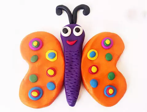 Modellervoks Butterfly (31 billeder): Hvordan at gøre det med bladene af børn trin for trin? Hvordan man laver en stadier af en smuk sommerfugl med en sid? Imponerende for børn 3-4 og 5-6 år 27227_4