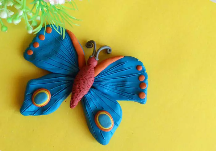 Plasticine Butterfly (31 bilder): Hur man gör det med barnens löv steg för steg? Hur man gör ett stadier av en vacker fjäril med ett sid? Imponerande för barn 3-4 och 5-6 år 27227_6